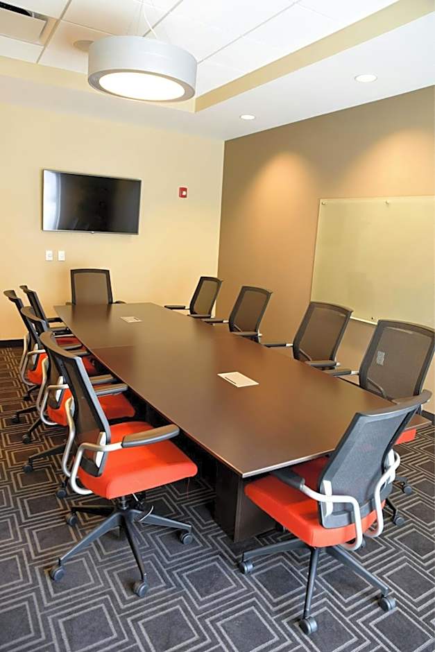TownePlace Suites by Marriott Lawrence Downtown