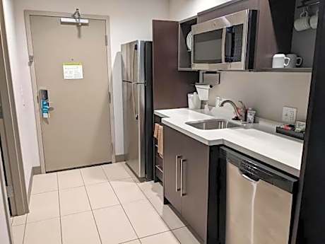 King Studio Suite - Non-Smoking