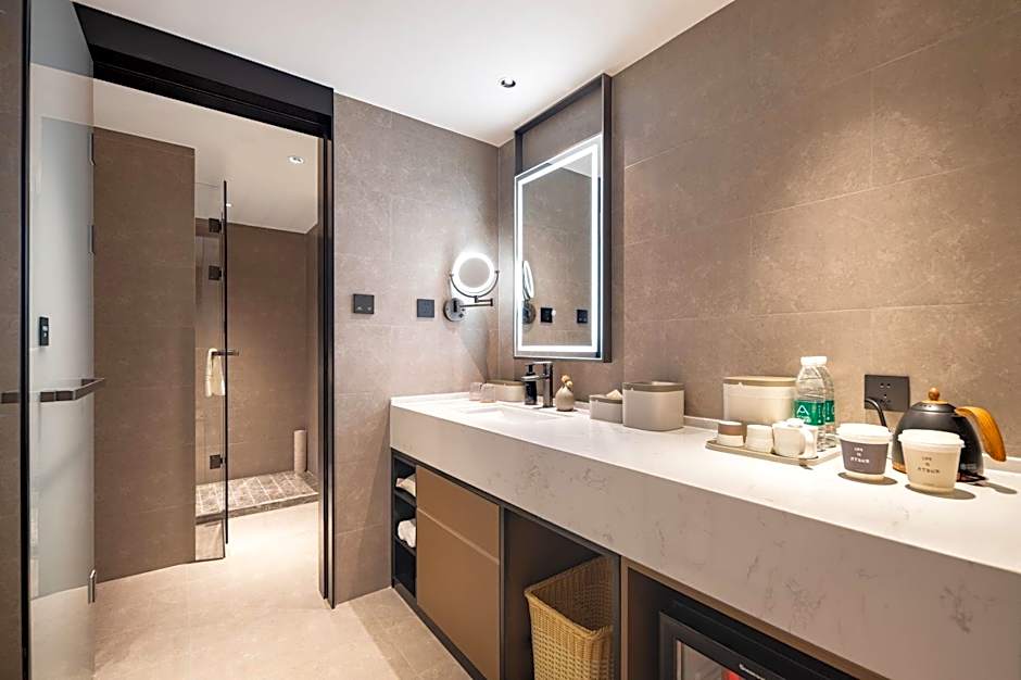 Atour Hotel Dalian Donggang Business District Gangwan Plaza