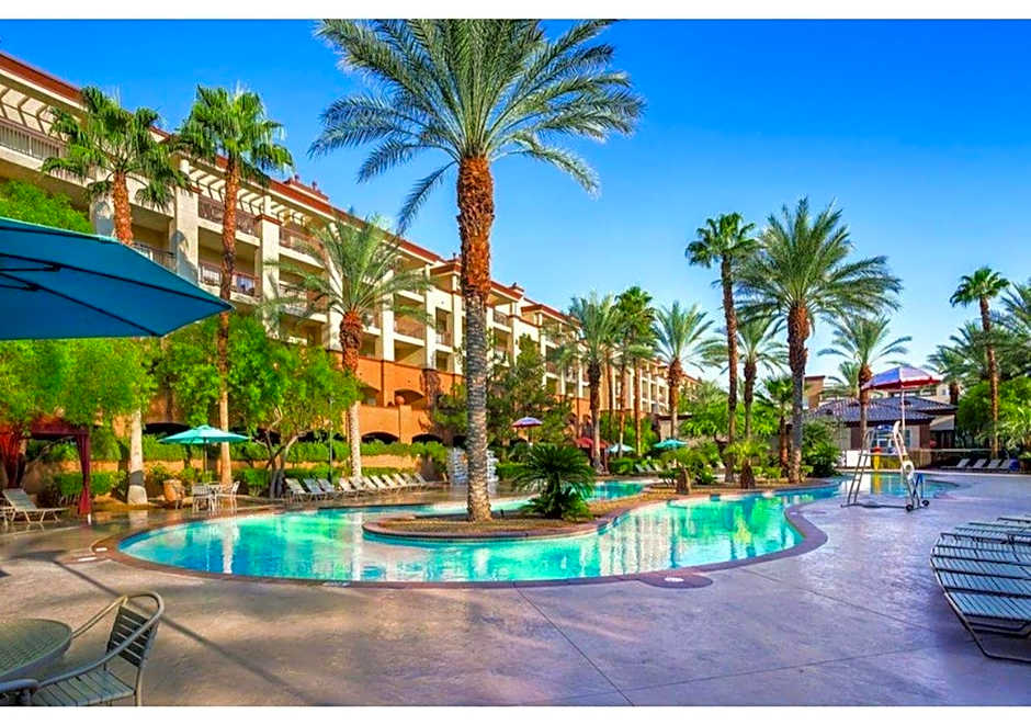 Exclusive 2BR Condo Retreat, Featuring a Lazy River - Special Offer Now!