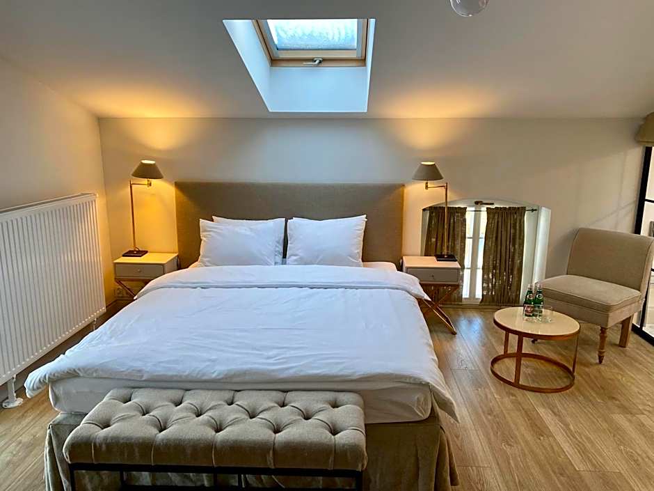 Zamek Sarny - Schloss Scharfeneck