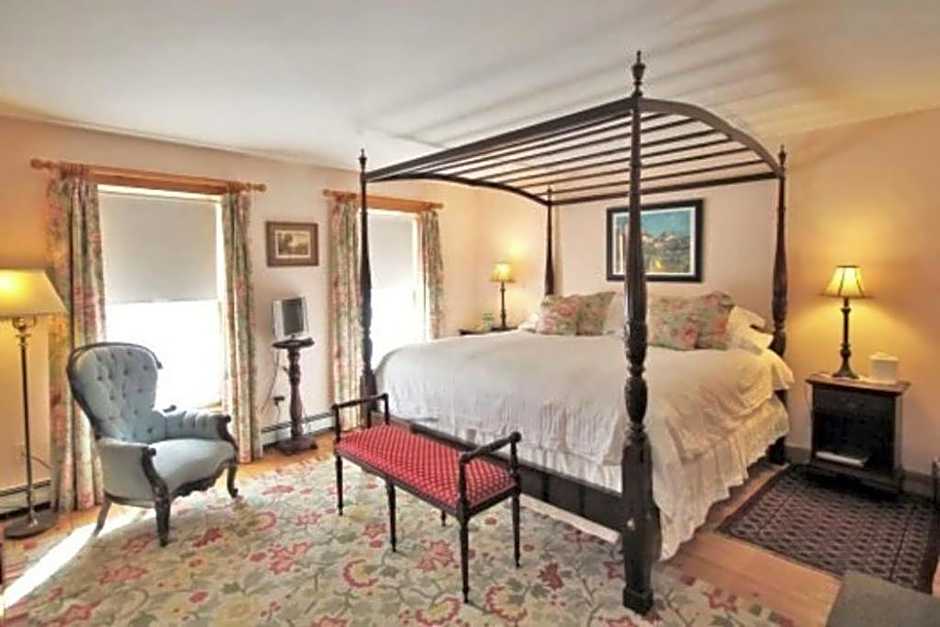 Highland Lake Inn