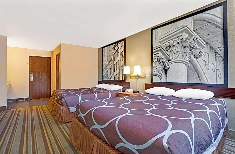 Super 8 by Wyndham Louisville Airport