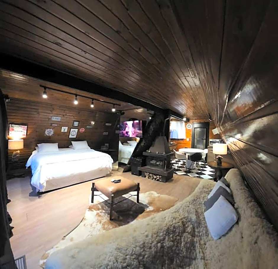 Chalét com jacuzzi sauna lareira e telao cinema