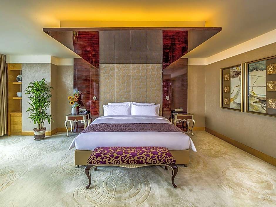 Pullman Linyi Lushang Hotel