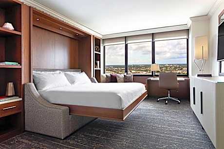 1 Bedroom Junior Suite, 1 King, City view, High floor