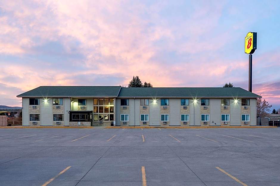Super 8 by Wyndham Livingston