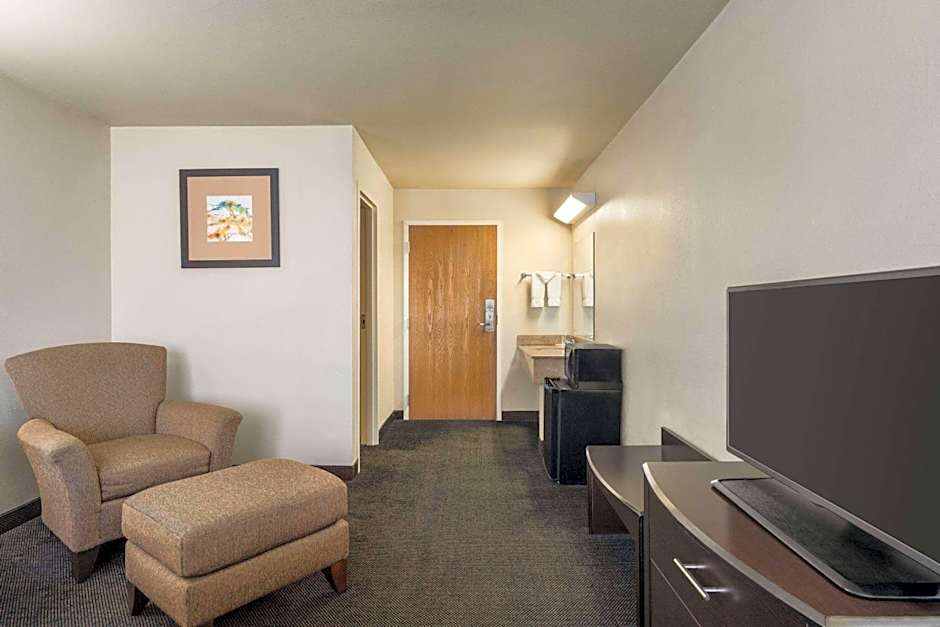 Travelodge by Wyndham Dexter