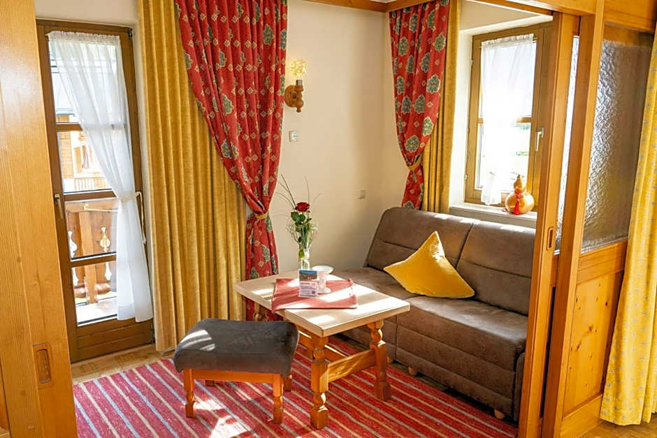 Bauernhofhotel "die Unterbergerin" - Zimmer mit Frühstück und Ferienwohnungen in Gastein mit GRATIS Thermeneintritt