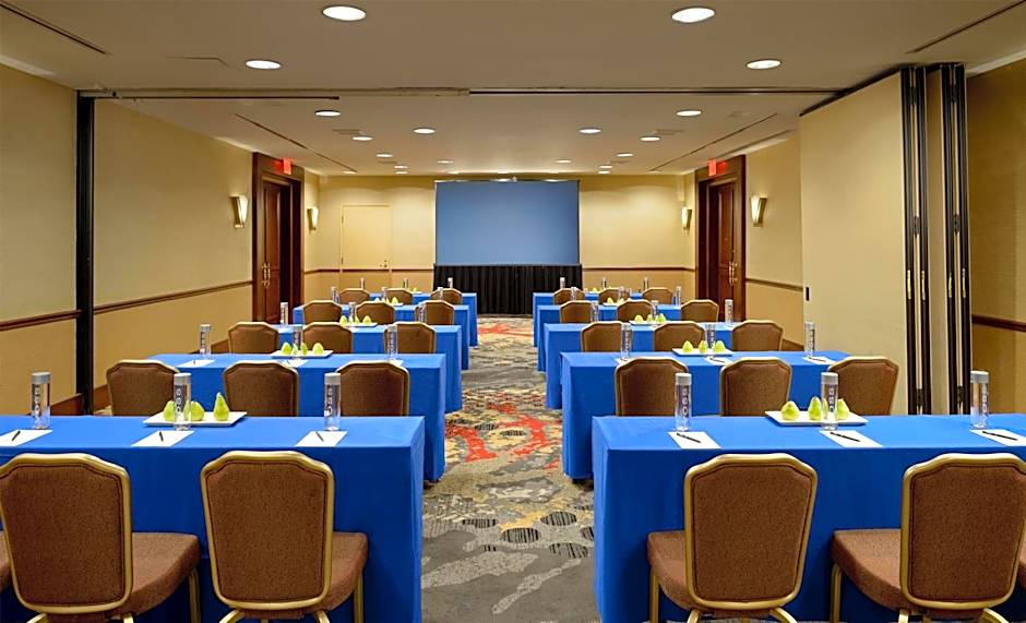 DoubleTree by Hilton Washington Dulles Airport