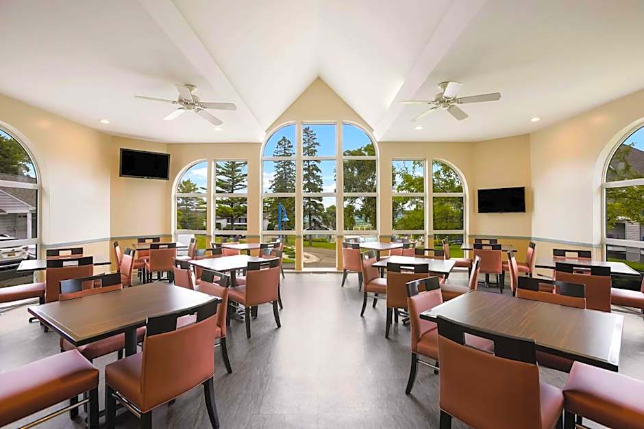 Best Western Harbour Pointe Lakefront