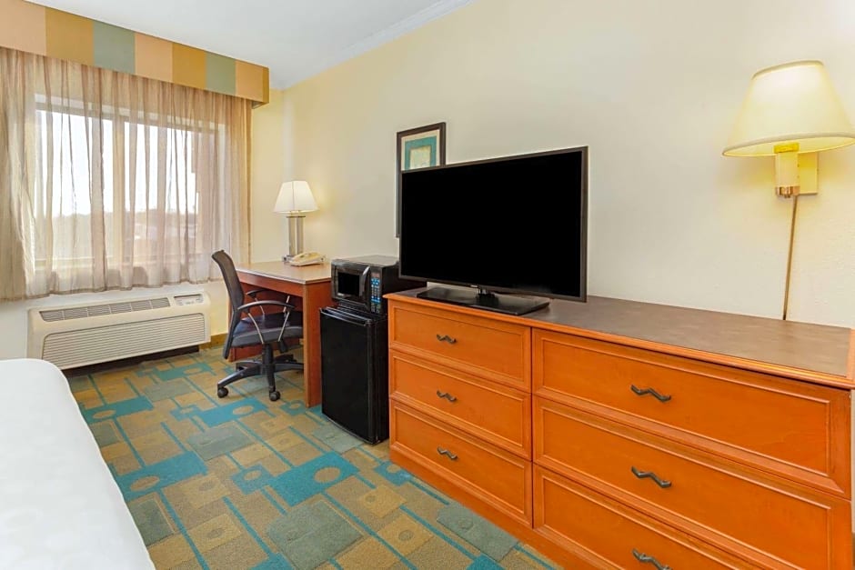 La Quinta Inn & Suites by Wyndham Chicago Willowbrook