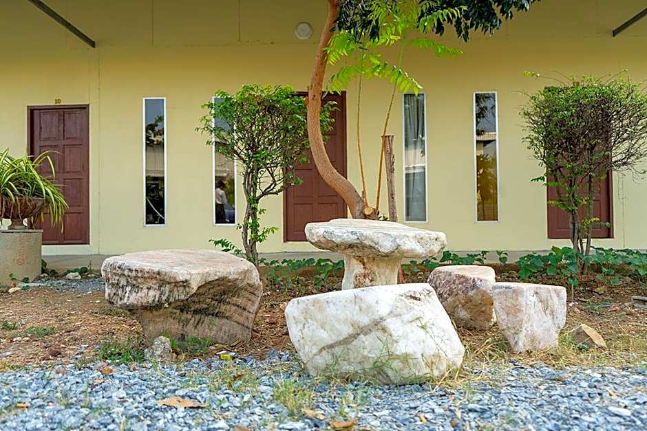 Sasi Nonthaburi hotel and apartment