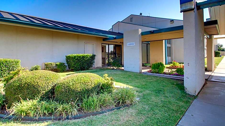 Quality Inn Shawnee North I-40