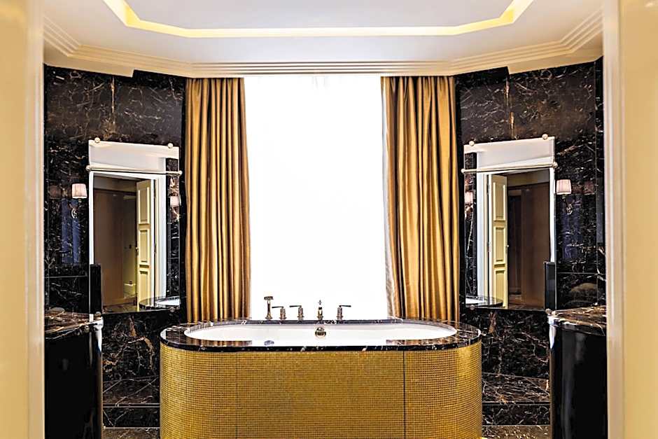 Prince de Galles, a Luxury Collection hotel, Paris