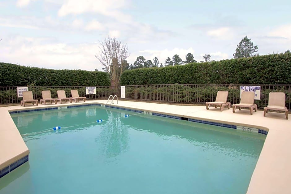 Days Inn by Wyndham Seneca-Clemson