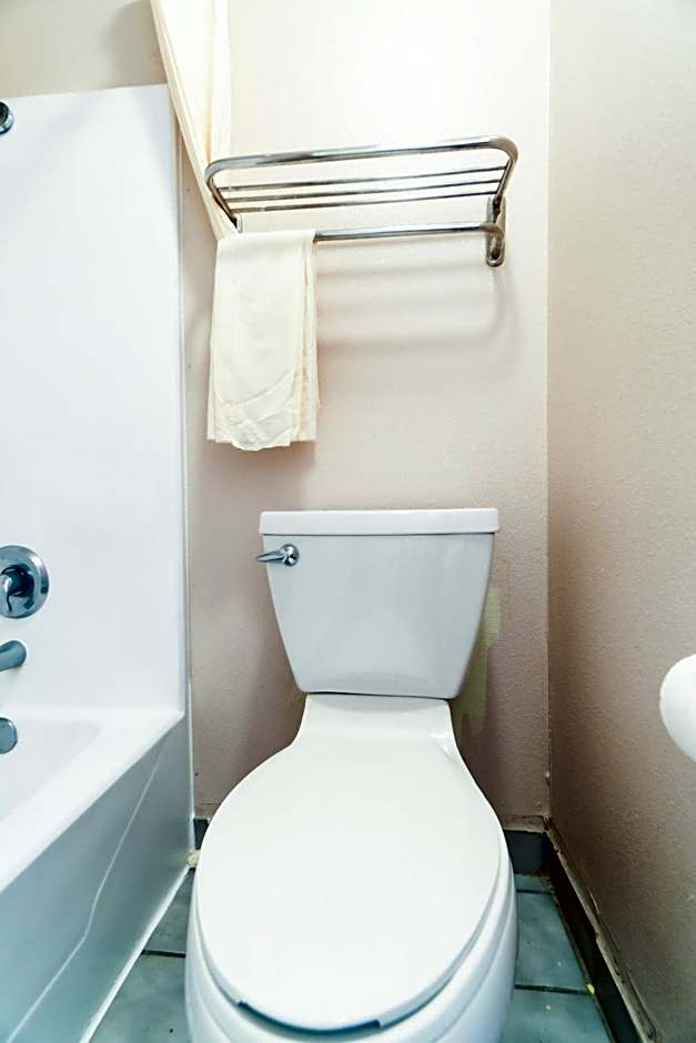 Regency Inn By OYO Three Rivers