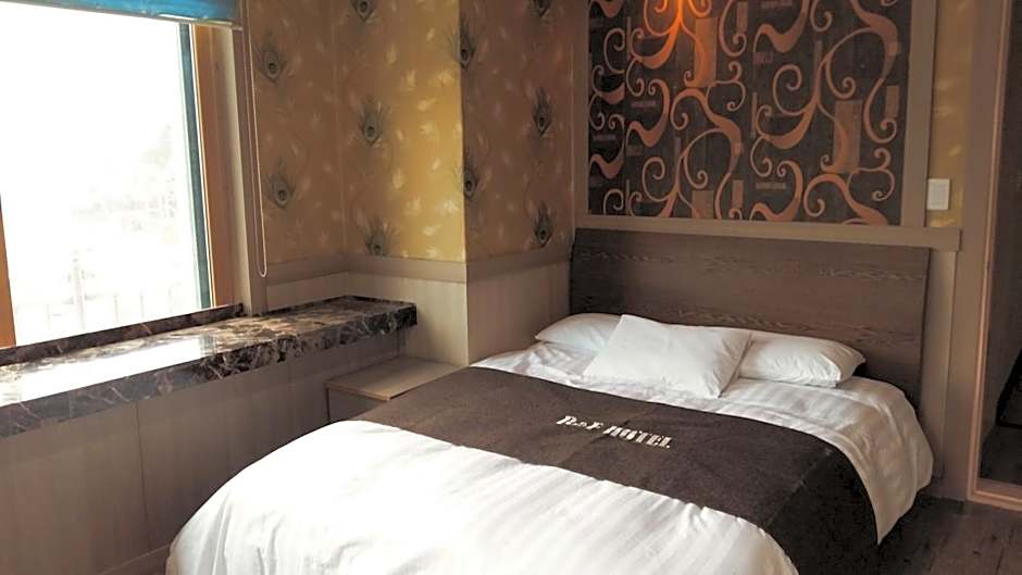 B&F Hotel