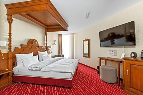 Kings Hotel First Class