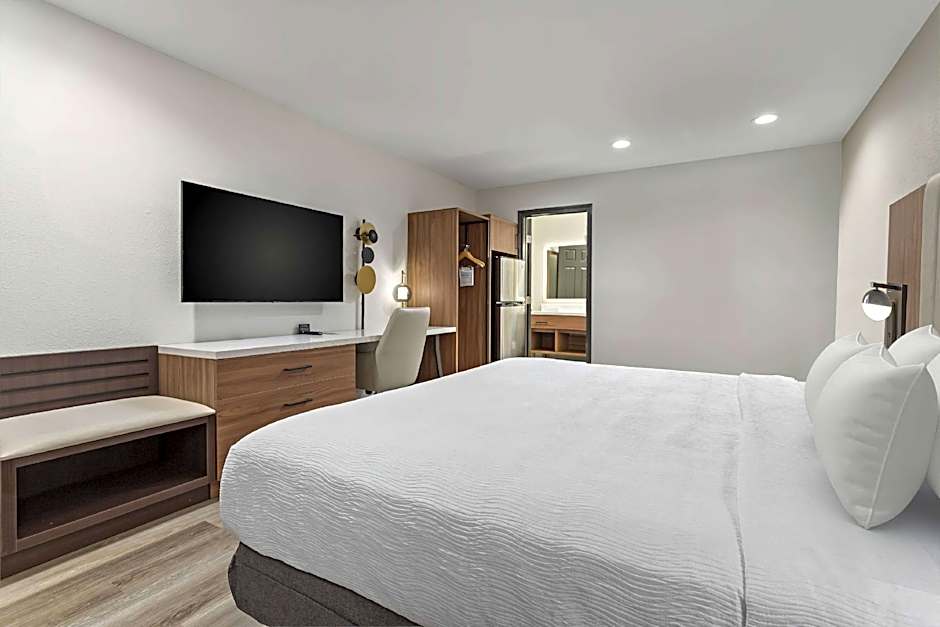 Photo 1 of 3 of Premium 1 King Bed