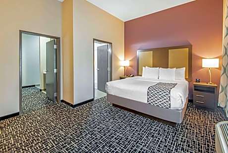 King Suite - Non-Smoking