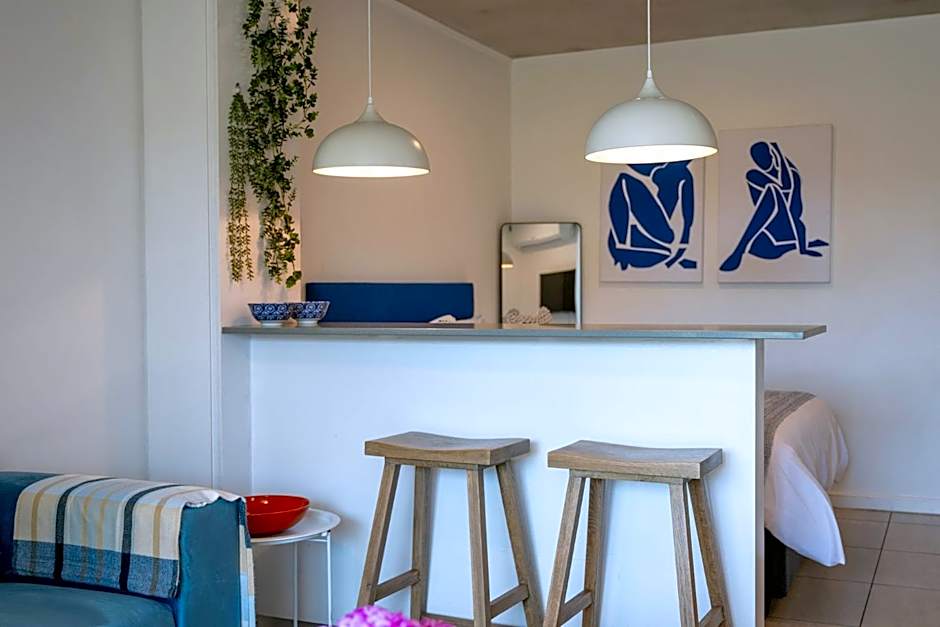 Hugos Seaside Haven E210