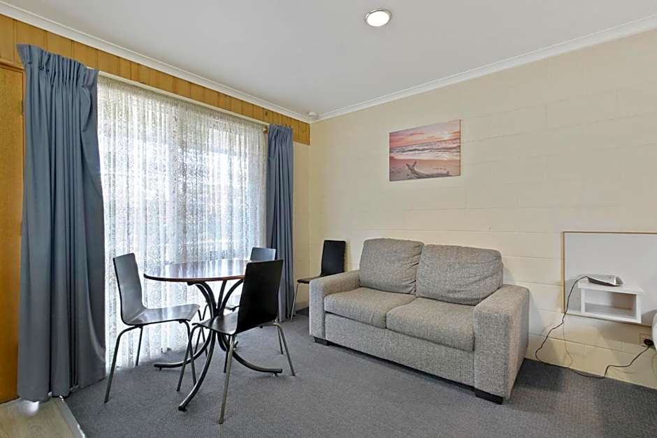 Cunningham Shore Motel