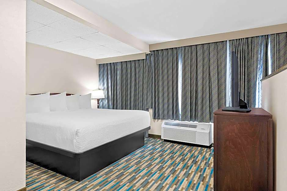 Days Inn & Suites by Wyndham Mesa Near Phoenix