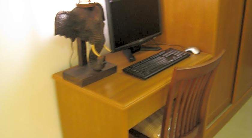 Rafael Mansion Bangkok Airport