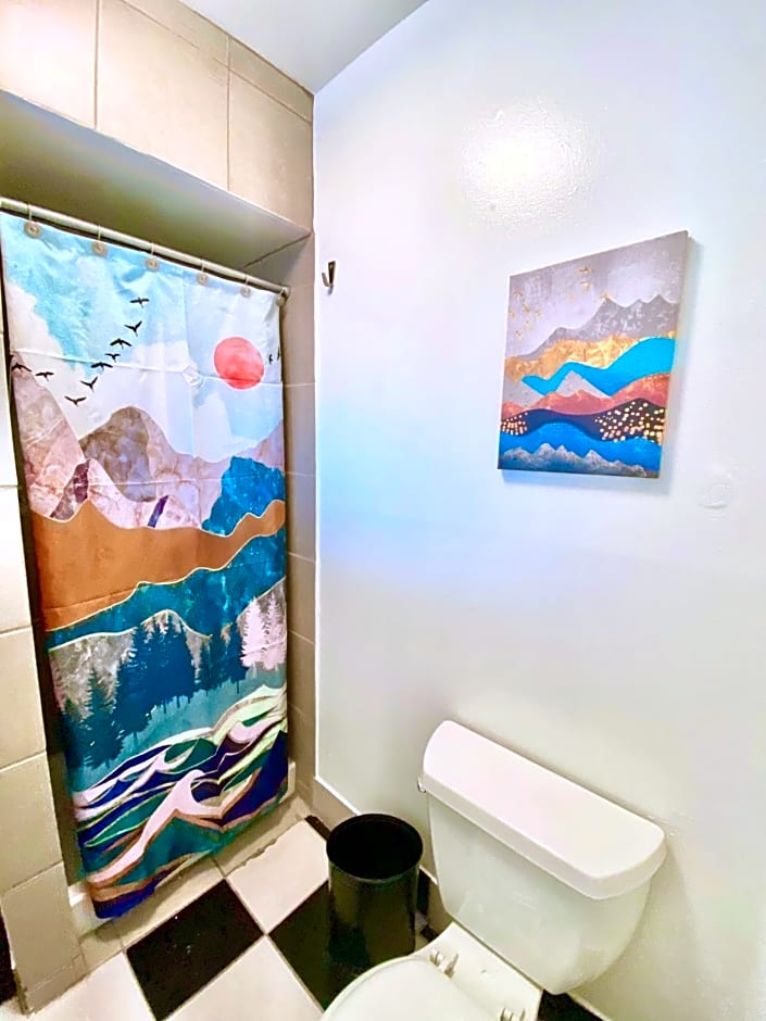 Bluebird Day Inn & Suites