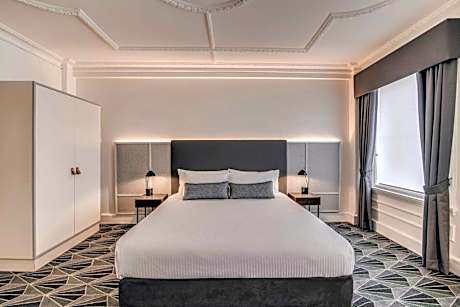 Savoy Room Queen