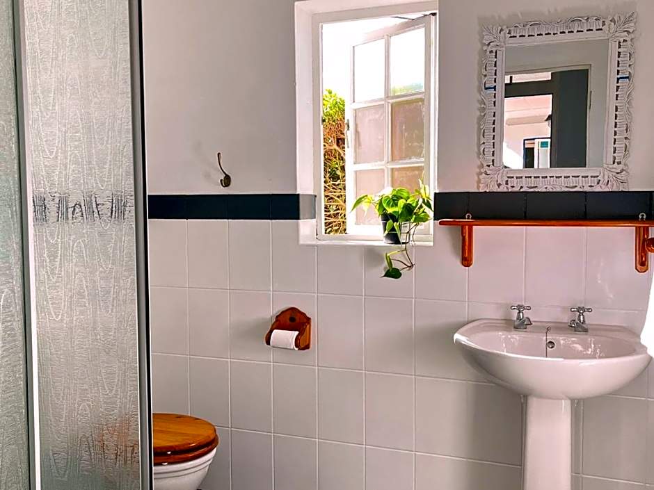 Guinea Fowl Lodge - Lagoon & Heads View B&B, Central Knysna