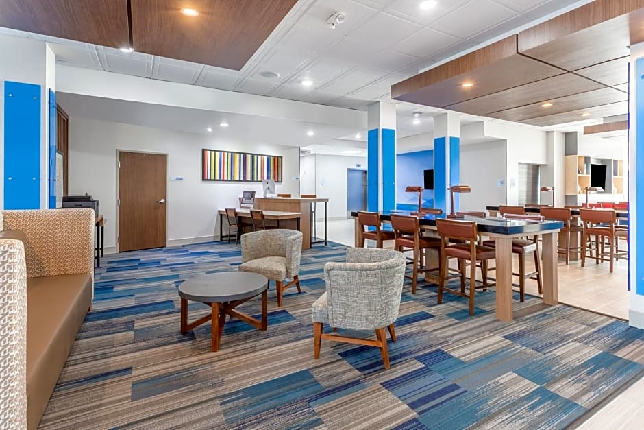 Holiday Inn Express & Suites Kearney, an IHG Hotel