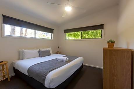 Modern 3 Bedroom - Playground