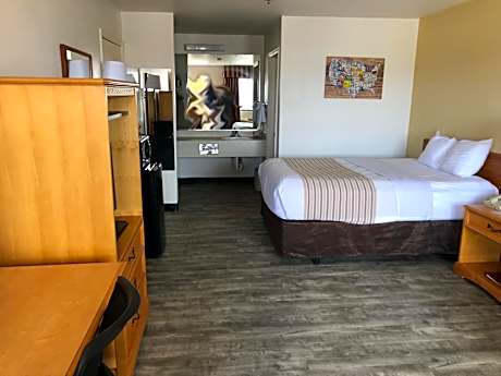 Queen Room - Non-Smoking