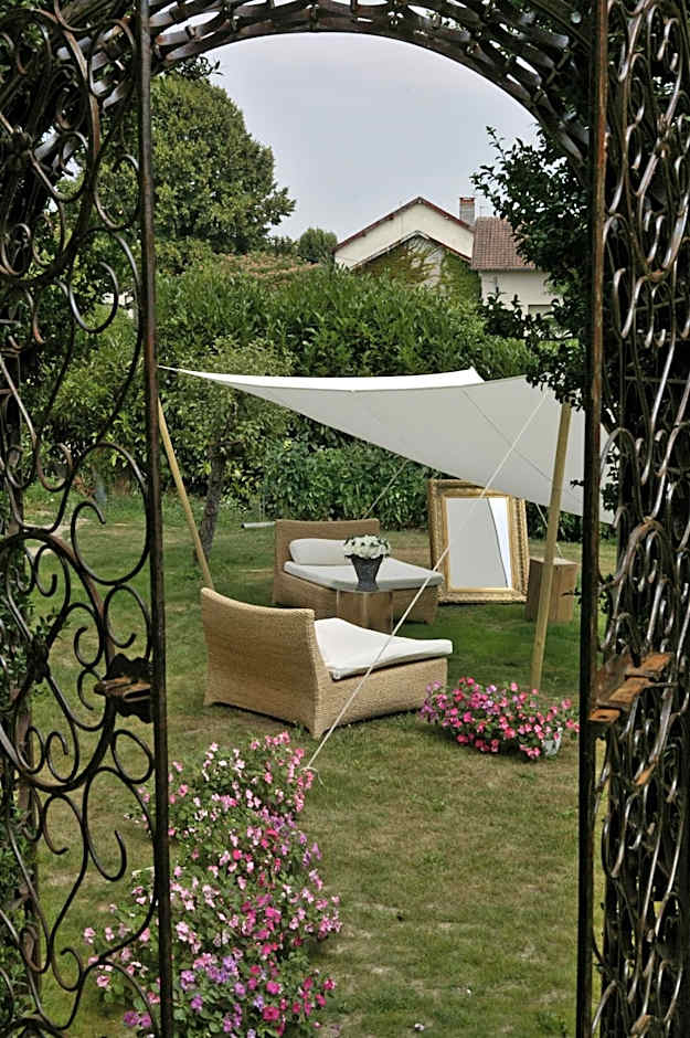 Logis Hôtel Hostellerie Saint-Jacques