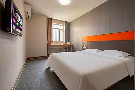 WH - Traditional Bed Room
