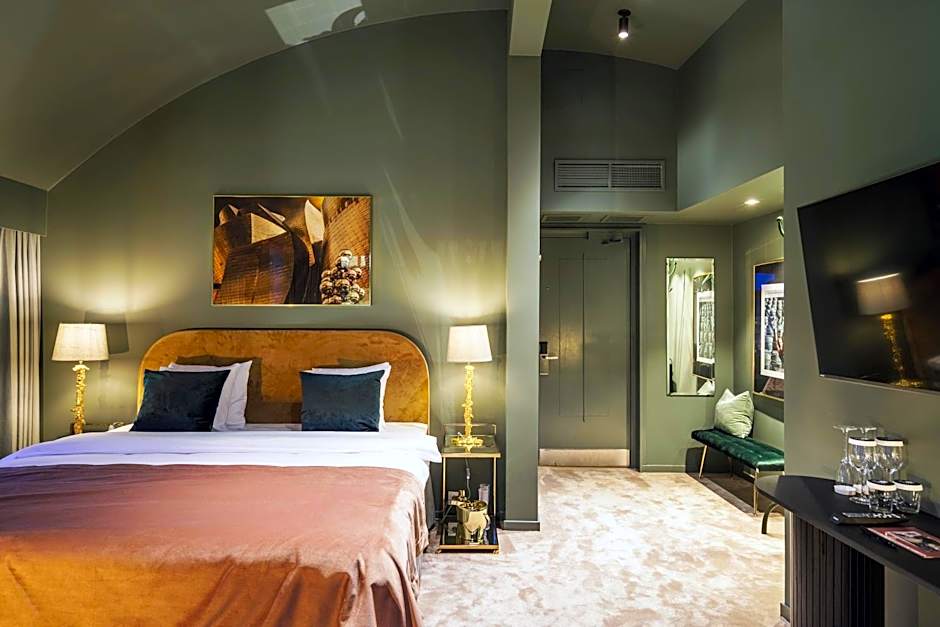 Photo 1 of 12 of Suite, Balcony