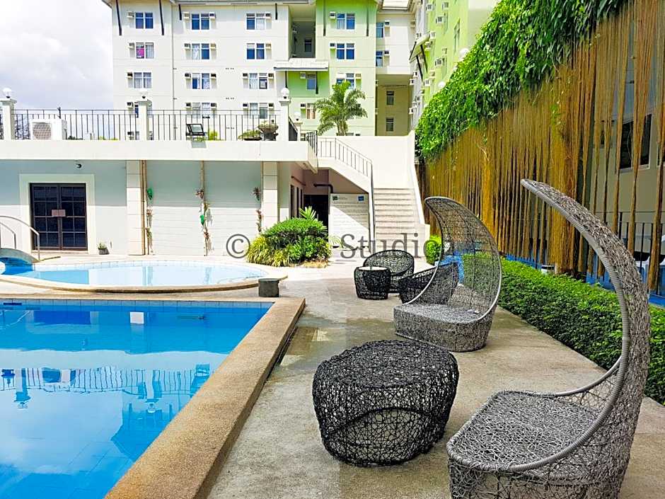 Centropolis Queen Bed Suite- Modern Posh Style