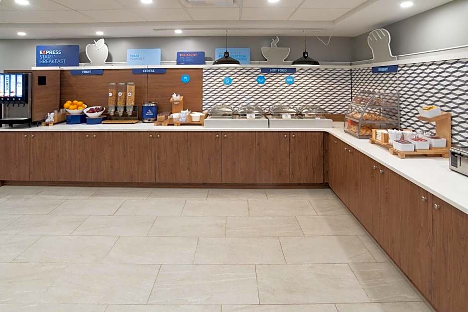 Holiday Inn Express And Suites Moose Jaw By IHG