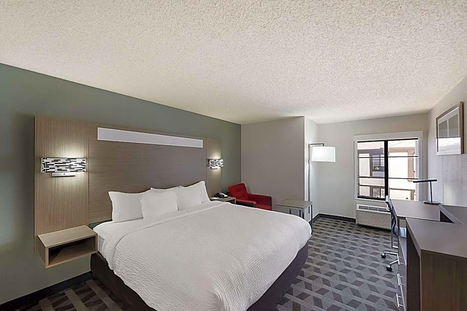 Quality Inn & Suites DFW Airport South