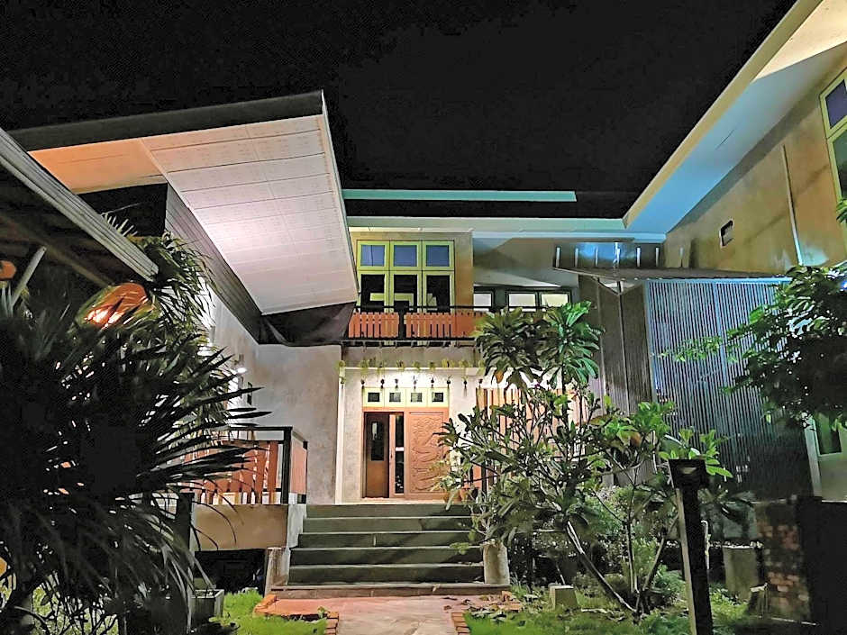 Tonmai Suites