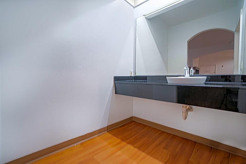 Island Inn By OYO Galveston Beach, TX