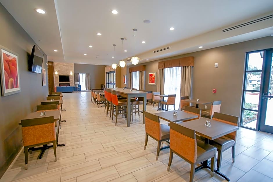 Comfort Suites Near Sam Houston Race Park