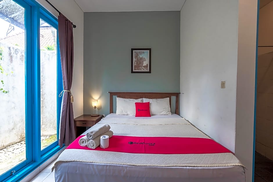 RedDoorz near Pantai Sanur Bali