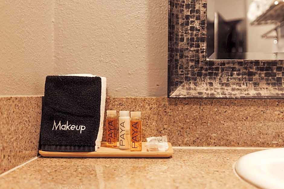 The Dixie Hollywood Hotel