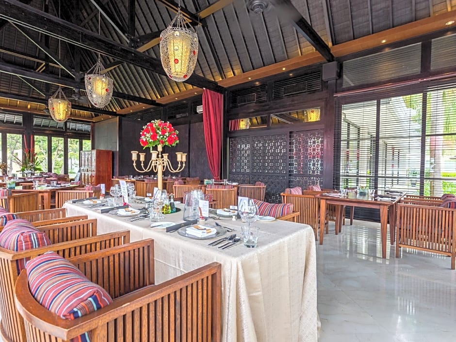 The Royal Santrian Luxury Beach Villas