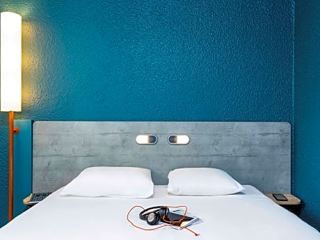 TRIPLE - Room with 1 double bed and a bunk bed for 1 person