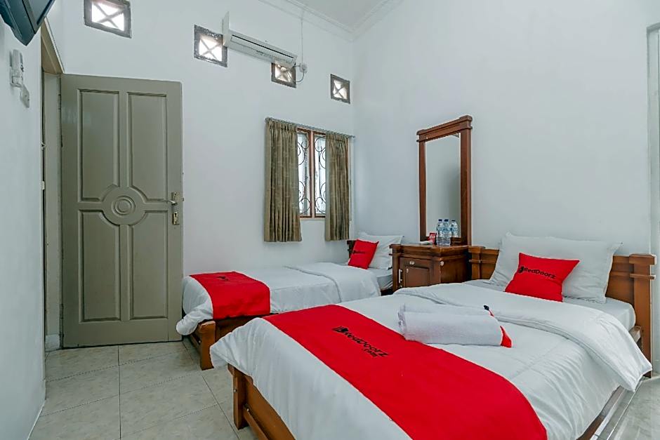 RedDoorz Syariah near Watervang Lubuk Linggau 2