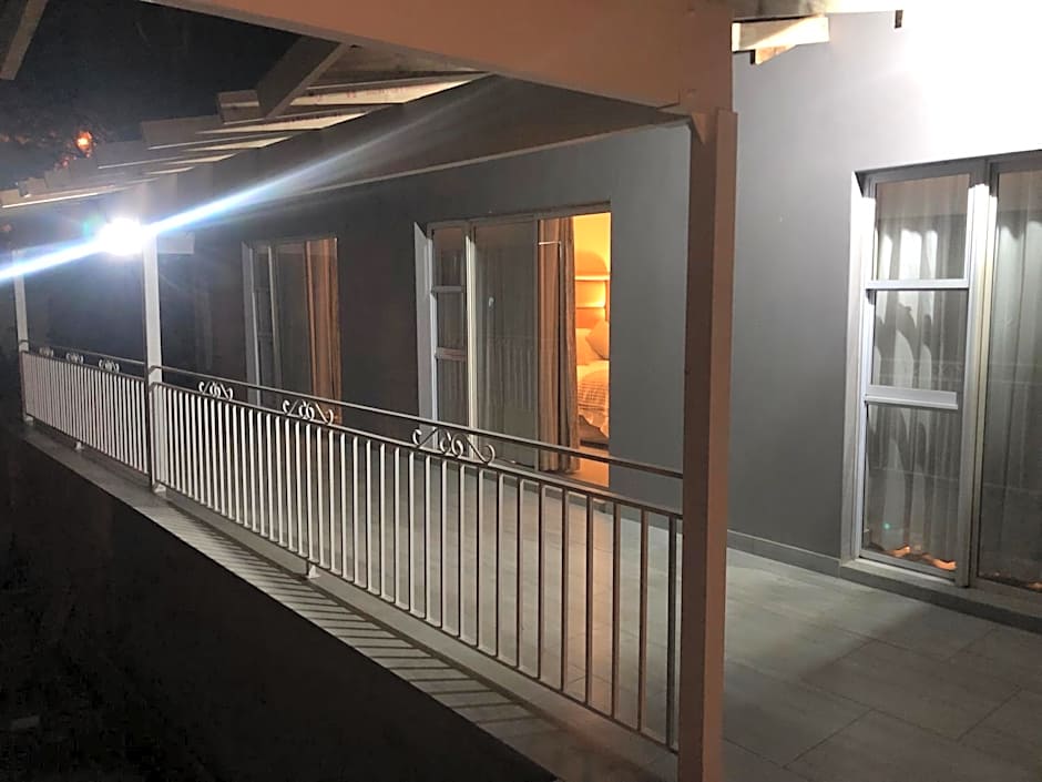 8 on Acacia Guesthouse